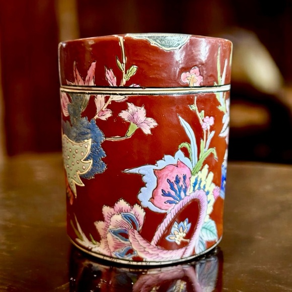 Vintage Chinese Porcelain Lidded Ginger Jar/Tea Canister Hand Decorated in Macau - Picture 6 of 16
